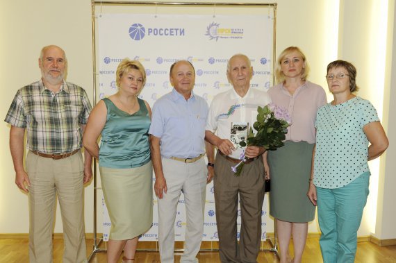 В Тулэнерго поздравили с 85-летним юбилеем ветерана-энергетика  Вячеслава Анатольевича Ежова