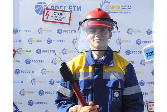 Новомосковские энергетики из филиала «Тулэнерго» рассказали студентам  о правилах электробезопасности и пригласили в профессию