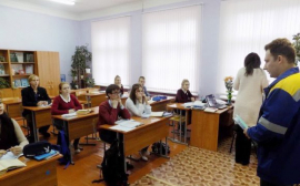 Сотрудники Новомосковских электрических сетей филиала «Тулэнерго» рассказали детям об опасности электричества