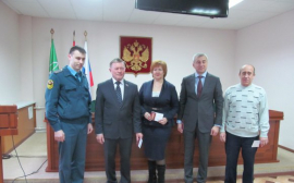 Представителей Ефремовских электрических сетей филиала «Тулэнерго» наградили юбилейными медалями МЧС России