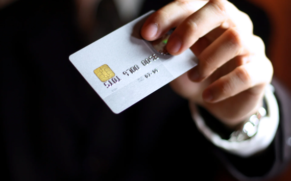 Клиенты ВТБ стали в четыре раза чаще заказывать доставку карт