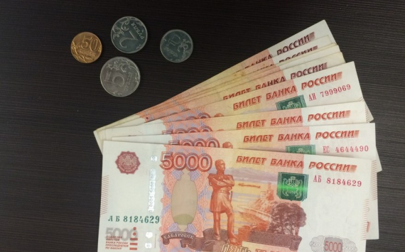 FT: Россия использует рубль для обхода санкций